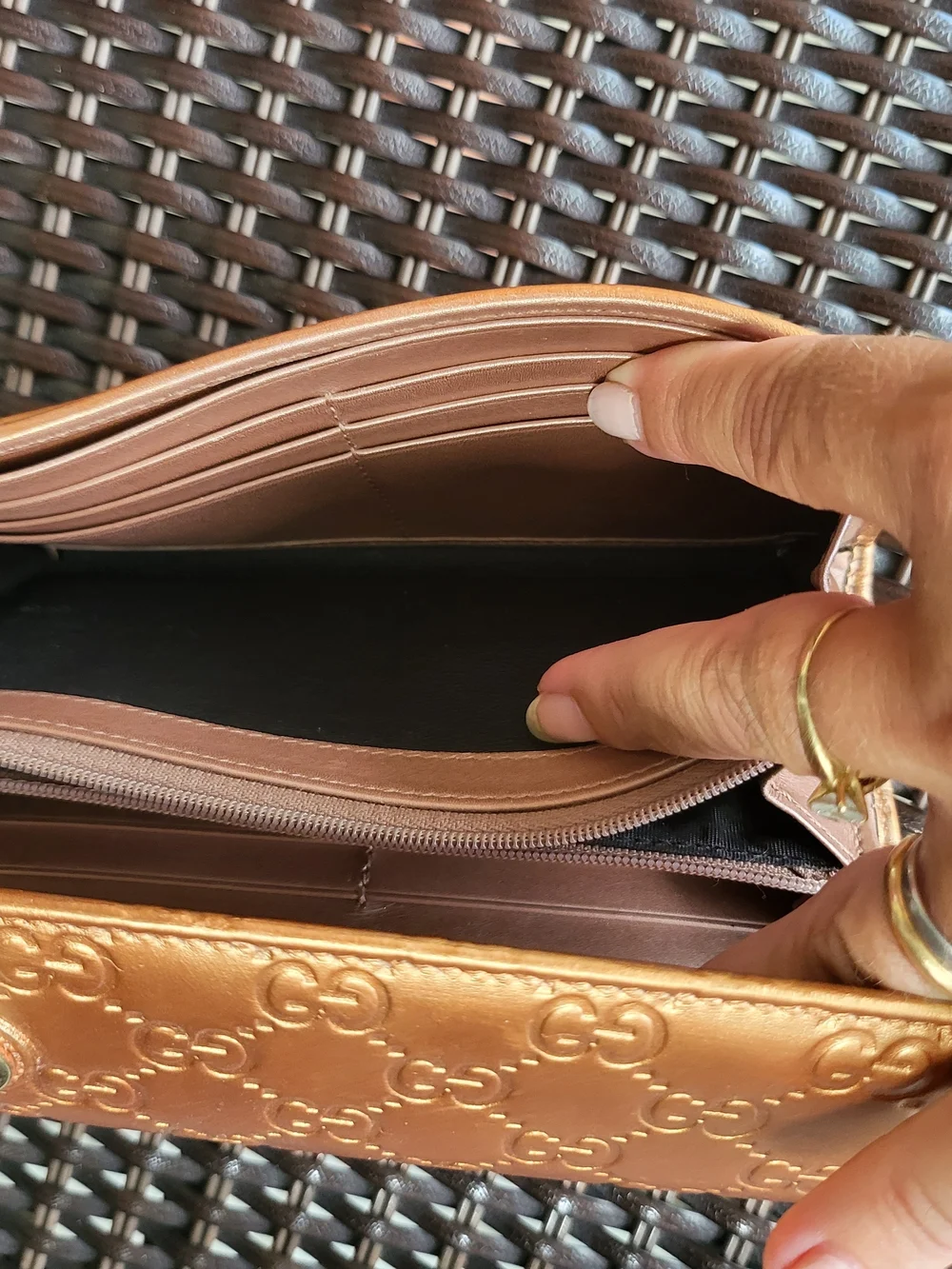 Gucci Metallic Gold GG Logo Women's Wallet - Picture 11 of 13